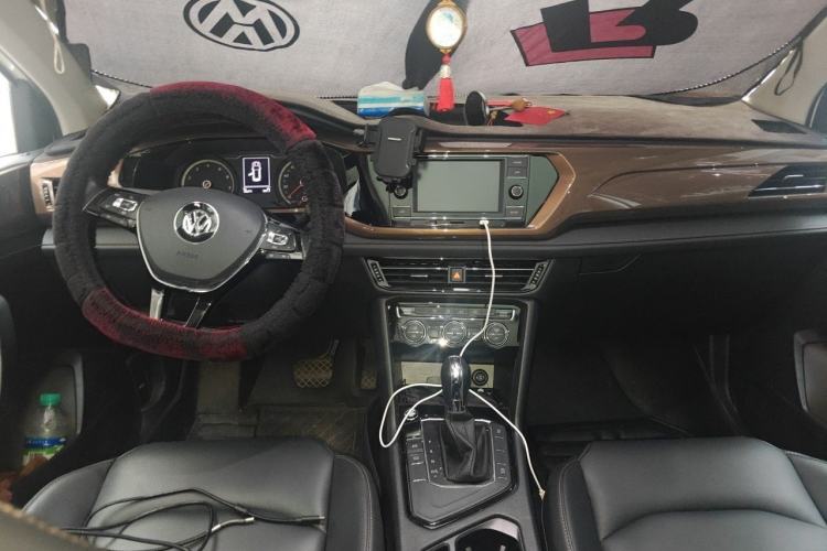 Used Volkswagen Tharu 2020 280TSI Two-Wheel Drive Comfort Edition China VI Standard Center Console