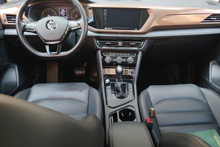 Used Volkswagen Tharu 2020 280TSI Two-Wheel Drive Luxury Plus Version China VI Standard Center Console