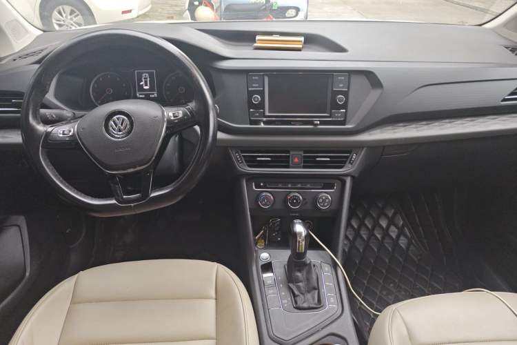 Used Volkswagen Tharu 2020 280TSI Two-Wheel Drive Trend Edition China VI Standard Center Console