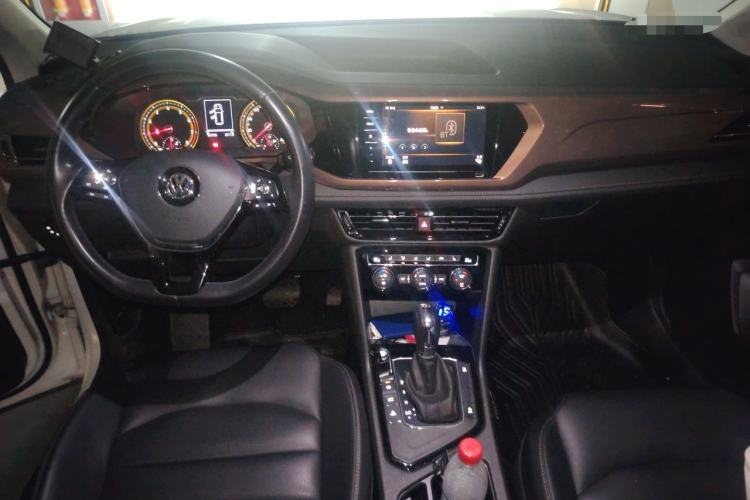 Used Volkswagen Tharu 2020 280TSI Two-Wheel Drive Luxury Plus Version China VI Standard Center Console