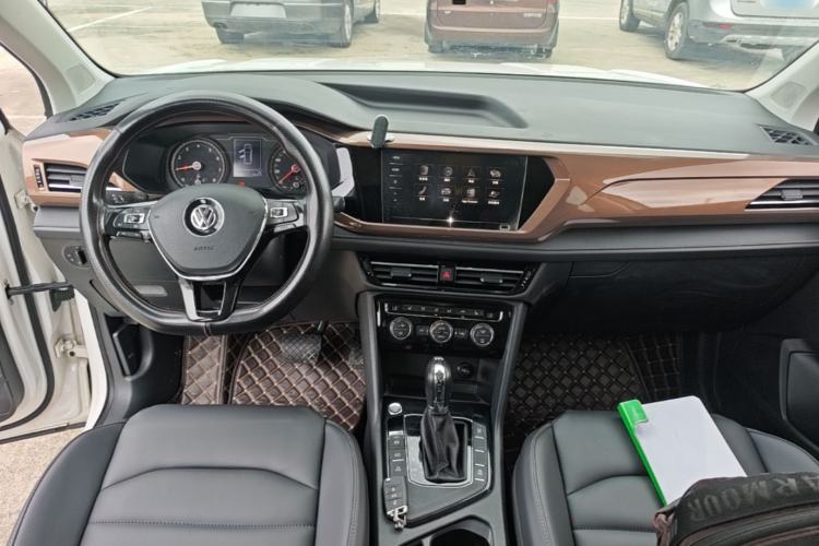 Used Volkswagen Tharu 2020 280TSI Two-Wheel Drive Luxury Edition China VI Standard Center Console