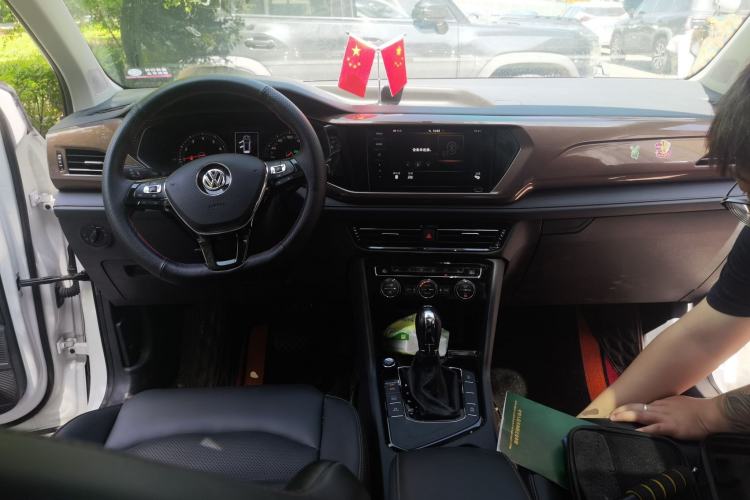 Used Volkswagen Tharu 2020 280TSI Two-Wheel Drive Luxury Plus Version China VI Standard Center Console