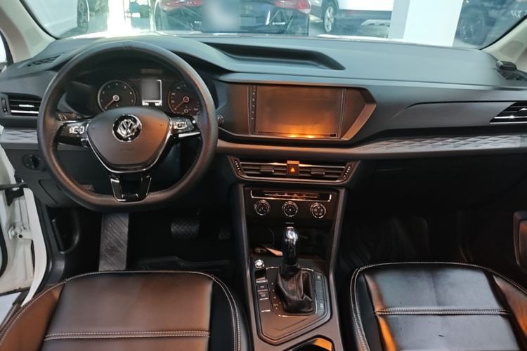 Used Volkswagen Tharu 2020 280TSI Two-Wheel Drive Trend Edition China VI Standard Center Console