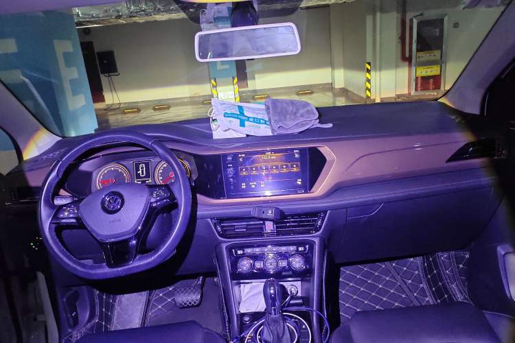 Used Volkswagen Tharu 2020 280TSI Two-Wheel Drive Luxury Plus Version China VI Standard Center Console