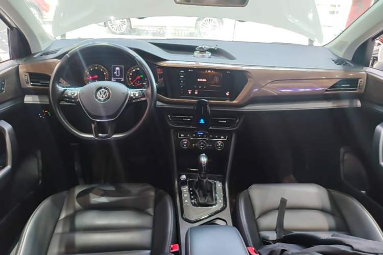 Used Volkswagen Tharu 2020 Facelift 330TSI Four-Wheel Drive Luxury PLUS Version China VI Standard Center Console