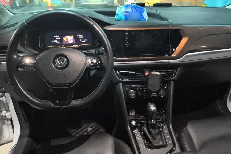 Used Volkswagen Tharu 2020 280TSI Two-Wheel-Drive Flagship Version China VI Center Console