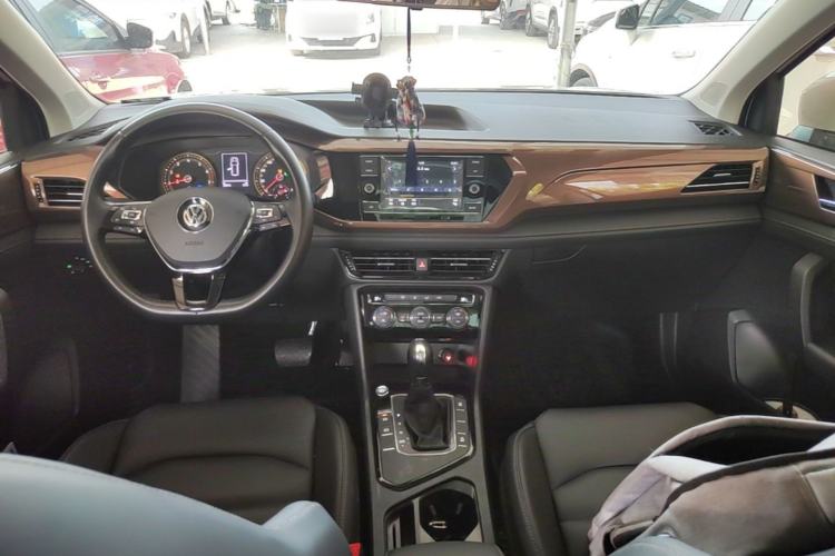 Used Volkswagen Tharu 2020 280TSI Two-Wheel Drive Comfort Edition China VI Standard Center Console