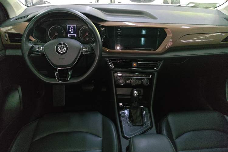 Used Volkswagen Tharu 2020 280TSI Two-Wheel Drive Luxury Edition China VI Standard Center Console