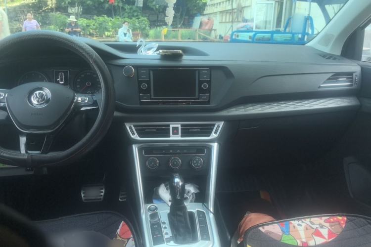 Used Volkswagen Tharu 2020 280TSI Two-Wheel Drive Trend Edition China VI Standard Center Console