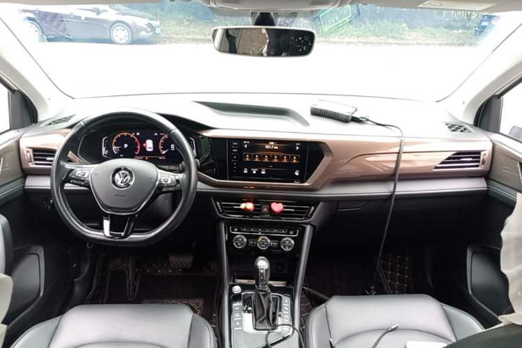 Used Volkswagen Tharu 2020 280TSI Two-Wheel-Drive Flagship Version China VI Center Console