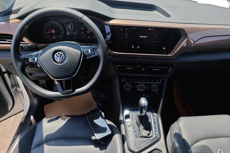 Used Volkswagen Tharu 2020 280TSI Two-Wheel Drive Luxury Plus Version China VI Standard Center Console