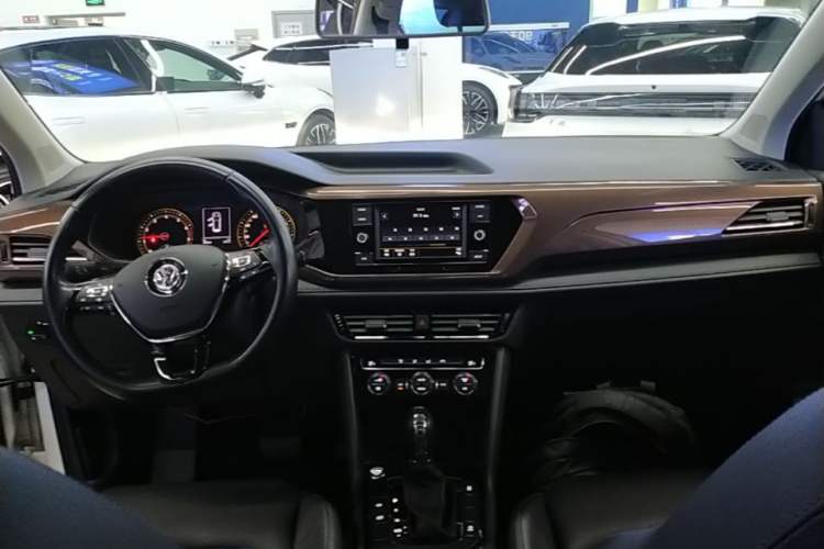Used Volkswagen Tharu 2020 280TSI Two-Wheel Drive Comfort Edition China VI Standard Center Console