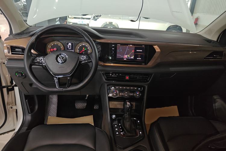 Used Volkswagen Tharu 2020 280TSI Two-Wheel Drive Luxury Edition China VI Standard Center Console