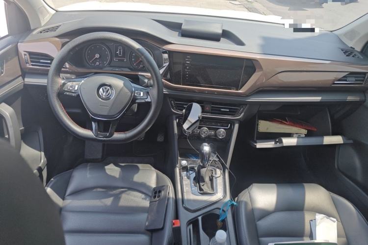 Used Volkswagen Tharu 2020 280TSI Two-Wheel Drive Luxury Plus Version China VI Standard Center Console