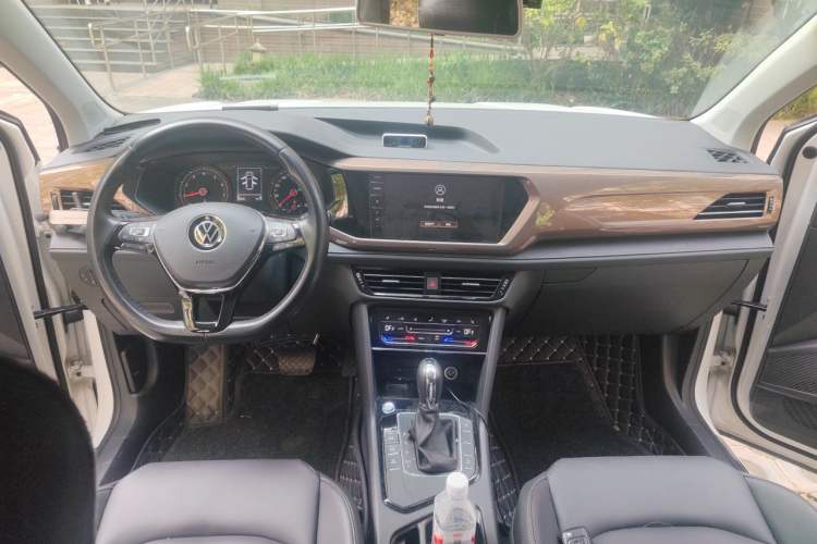 Used Volkswagen Tharu 2020 280TSI Two-Wheel Drive Luxury Edition China VI Standard Center Console