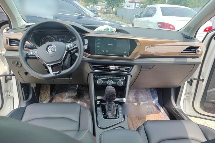 Used Volkswagen Tharu 2020 280TSI Two-Wheel Drive Luxury Plus Version China VI Standard Center Console