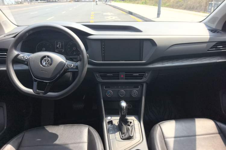 Used Volkswagen Tharu 2020 280TSI Two-Wheel Drive Trend Edition China VI Standard Center Console