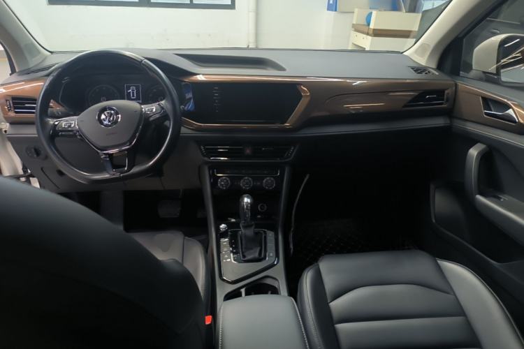 Used Volkswagen Tharu 2020 330TSI All-Wheel-Drive Luxury Edition China VI Standard Center Console