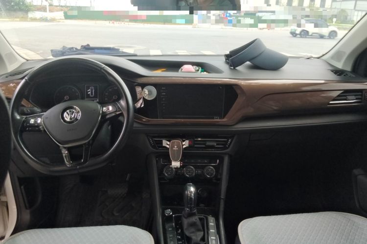 Used Volkswagen Tharu 2020 280TSI Two-Wheel Drive Luxury Edition China VI Standard Center Console