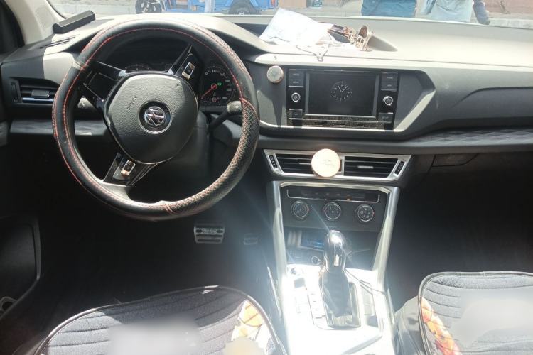 Used Volkswagen Tharu 2020 280TSI Two-Wheel Drive Trend Edition China VI Standard Center Console