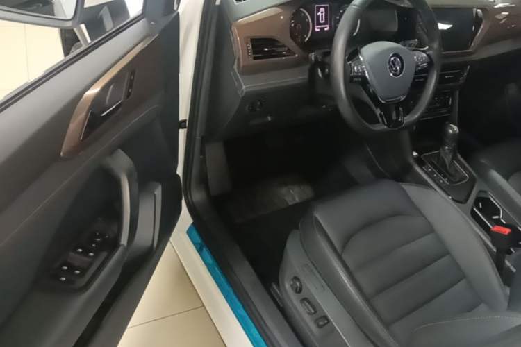 Used Volkswagen Tharu 2020 280TSI Two-Wheel Drive Luxury Plus Version China VI Standard Driver Seat