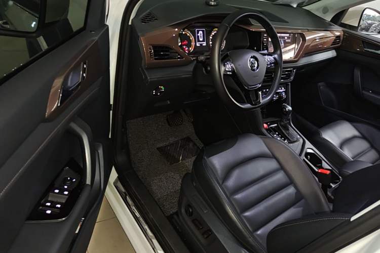 Used Volkswagen Tharu 2020 280TSI Two-Wheel Drive Luxury Plus Version China VI Standard Driver Seat