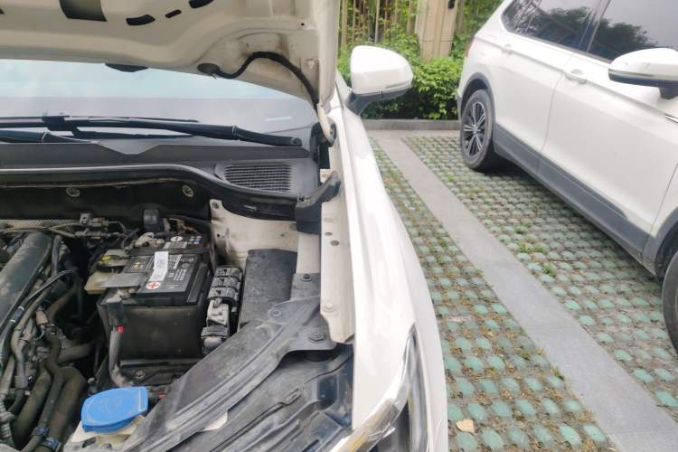 Used Volkswagen Tharu 2020 280TSI Two-Wheel Drive Luxury Plus Version China VI Standard Engine Bay Left