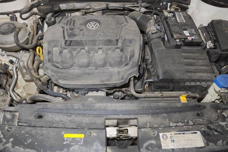 Used Volkswagen Tharu 2020 330TSI All-Wheel-Drive Luxury PLUS China VI Standard Engine Bay