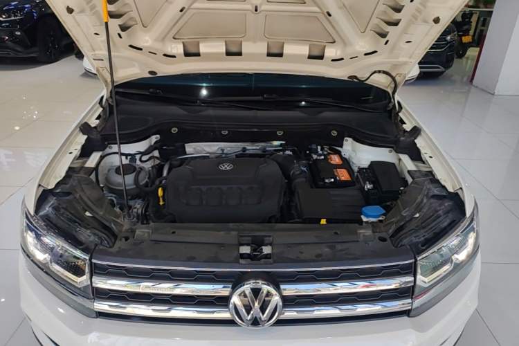 Used Volkswagen Tharu 2020 Facelift 330TSI Four-Wheel Drive Luxury PLUS Version China VI Standard Engine Bay