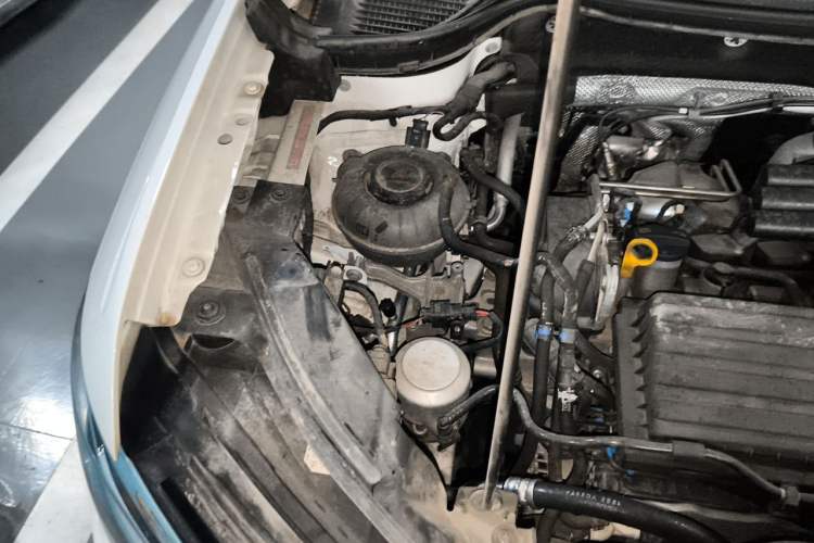 Used Volkswagen Tharu 2020 280TSI Two-Wheel-Drive Flagship Version China VI Engine Bay Right