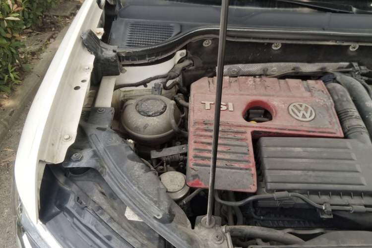 Used Volkswagen Tharu 2020 280TSI Two-Wheel Drive Luxury Edition China VI Standard Engine Bay Right