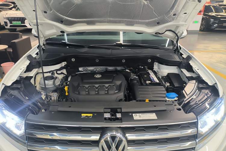 Used Volkswagen Tharu 2020 330TSI All-Wheel-Drive Luxury Edition China VI Standard Engine Bay
