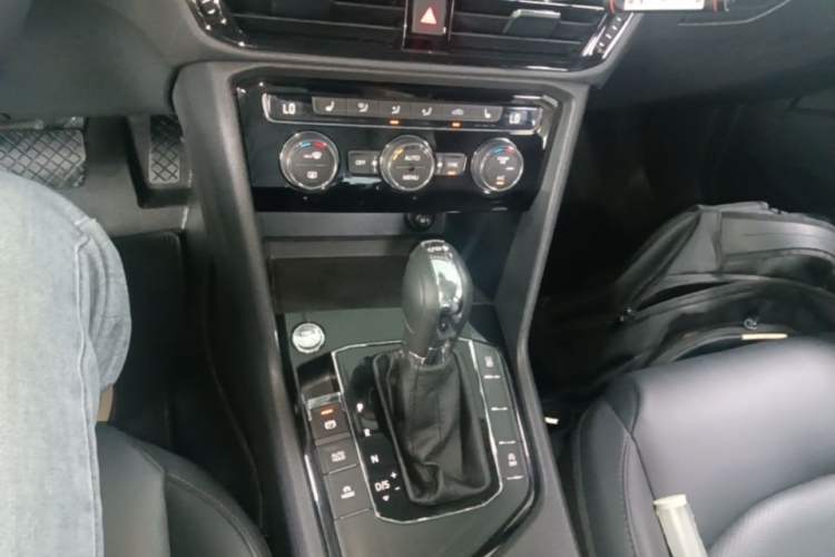 Used Volkswagen Tharu 2020 280TSI Two-Wheel Drive Luxury Plus Version China VI Standard Gear Lever