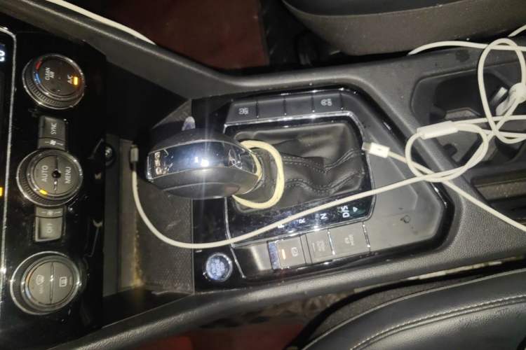 Used Volkswagen Tharu 2020 280TSI Two-Wheel Drive Luxury Edition China VI Standard Gear Lever