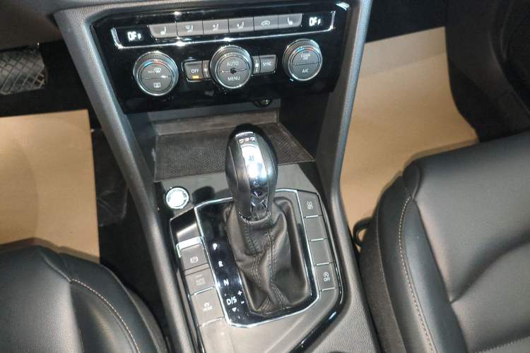 Used Volkswagen Tharu 2020 280TSI Two-Wheel Drive Luxury Edition China VI Standard Gear Lever