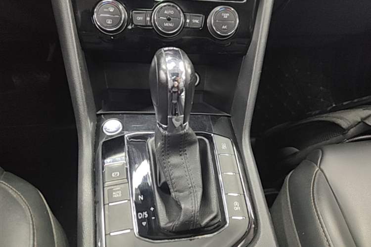 Used Volkswagen Tharu 2020 280TSI Two-Wheel Drive Comfort Edition China VI Standard Gear Lever