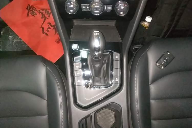 Used Volkswagen Tharu 2020 280TSI Two-Wheel Drive Luxury Plus Version China VI Standard Gear Lever