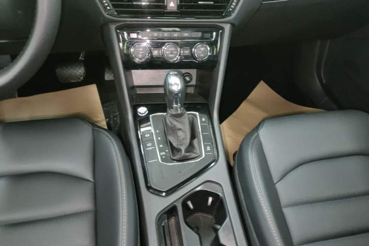 Used Volkswagen Tharu 2020 280TSI Two-Wheel Drive Comfort Edition China VI Standard Gear Lever