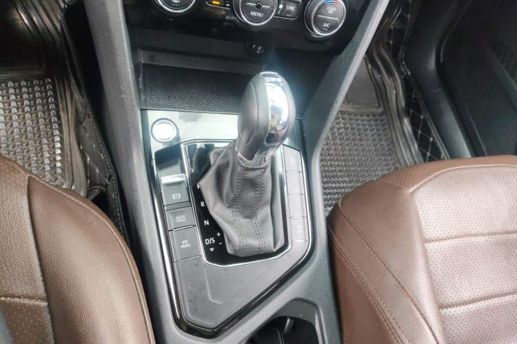 Used Volkswagen Tharu 2020 280TSI Two-Wheel Drive Luxury Plus Version China VI Standard Gear Lever