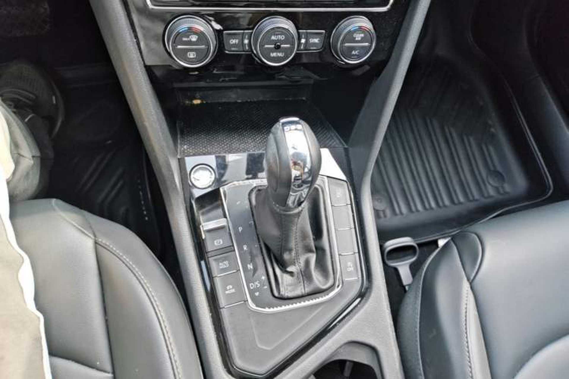 Used Volkswagen Tharu 2020 330TSI All-Wheel-Drive Luxury Edition China VI Standard Gear Lever