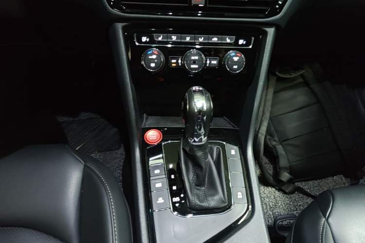 Used Volkswagen Tharu 2020 280TSI Two-Wheel Drive Luxury Plus Version China VI Standard Gear Lever