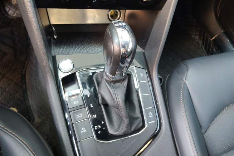 Used Volkswagen Tharu 2020 280TSI Two-Wheel Drive Luxury Plus Version China VI Standard Gear Lever