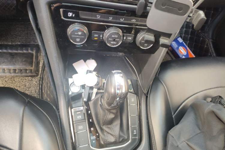 Used Volkswagen Tharu 2020 280TSI Two-Wheel Drive Comfort Edition China VI Standard Gear Lever
