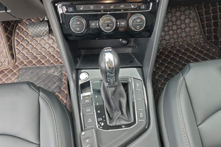 Used Volkswagen Tharu 2020 280TSI Two-Wheel Drive Luxury Edition China VI Standard Gear Lever