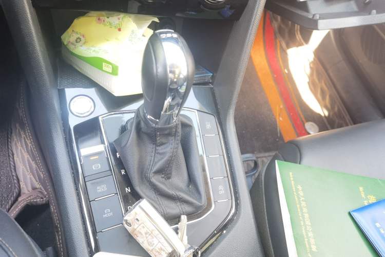 Used Volkswagen Tharu 2020 280TSI Two-Wheel Drive Luxury Plus Version China VI Standard Gear Lever