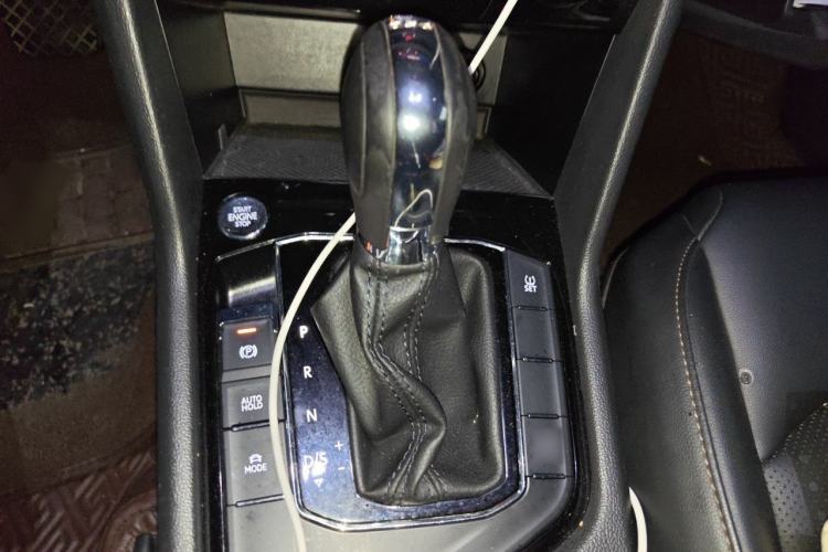 Used Volkswagen Tharu 2020 330TSI All-Wheel-Drive Luxury PLUS China VI Standard Gear Lever