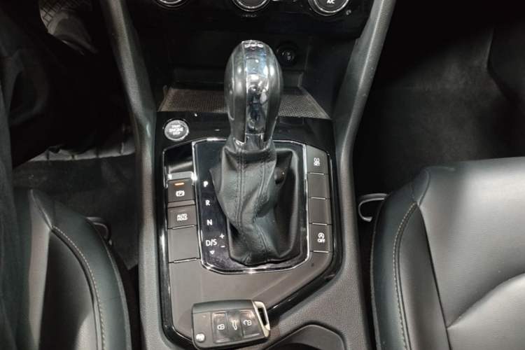 Used Volkswagen Tharu 2020 280TSI Two-Wheel Drive Comfort Edition China VI Standard Gear Lever