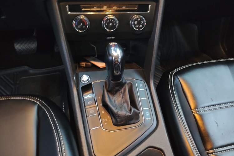 Used Volkswagen Tharu 2020 280TSI Two-Wheel Drive Trend Edition China VI Standard Gear Lever