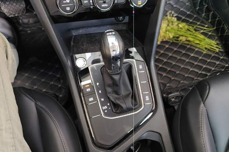 Used Volkswagen Tharu 2020 280TSI Two-Wheel Drive Comfort Edition China VI Standard Gear Lever