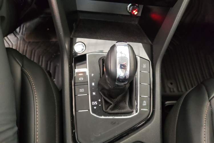 Used Volkswagen Tharu 2020 280TSI Two-Wheel Drive Comfort Edition China VI Standard Gear Lever